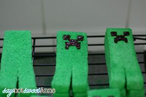 Creeper Face Marshmallows