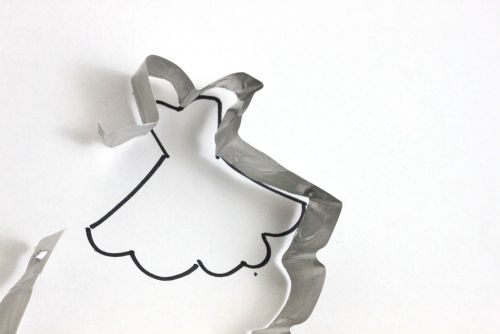 DIY Cookie Cutter - Make a Cookie Cutter without glue! Take a few minutes and make something unique and reusable!