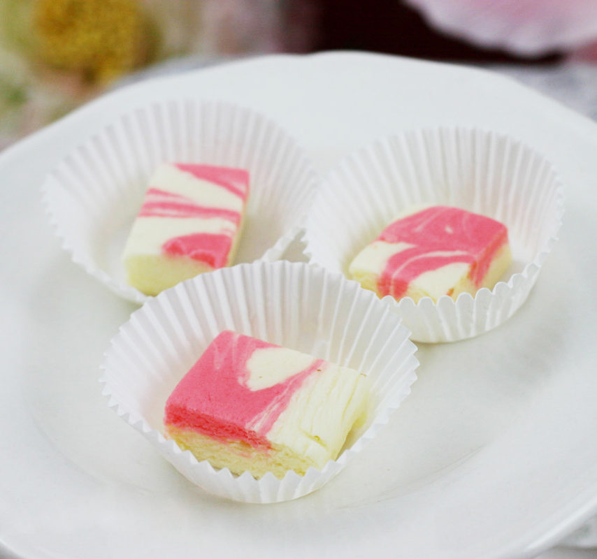 Easy and Almost Instant Strawberry Cheesecake Fudge! This recipe requires no candy thermometer, no boiling sugar, and has a rich creamy cheesecake flavor. | saynotsweetanne.com