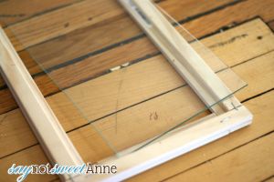 How to build an easy picture frame at Saynotsweetanne.com
