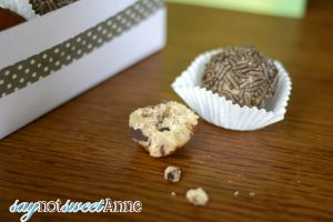 Easy Cookie Dough Truffles - No Chocolate Dipping! | via Saynotsweetanne.com