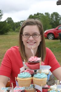 DIY Cupcake Flags with Customizable Template at Saynotsweetanne.com