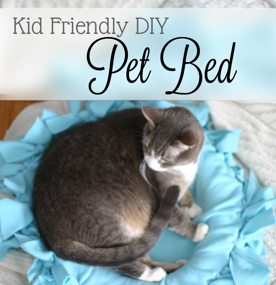 Easy DIY Pet Bed | Saynotsweetanne.com | #diy #pets #nosew