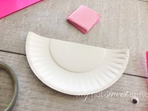 Easy Summer Craft - Flamingo! Capture the bright cheery joy of summer with this easy boredom buster. Perfect for classrooms, bible school, babysitting or other kid-friendly spaces. | saynotsweetanne.com