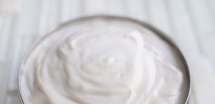 Home made all natural face moisturizer recipe. Simple and easy to find ingredients to make a customizable cream formula. Add essential oils, minerals, anything you’d like! Great for most skin types and easy enough for beginners. | saynotsweetanne.com